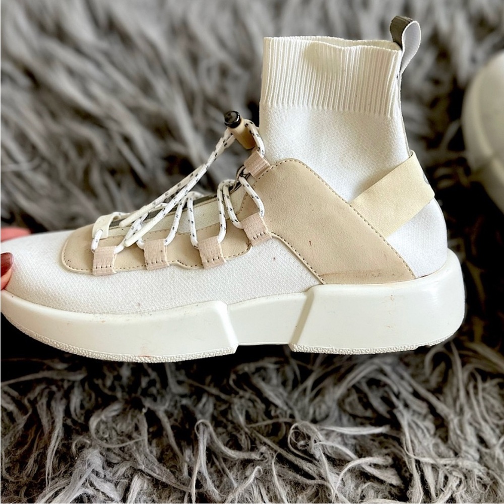 Alo Yoga Wanderer Sneaker - White